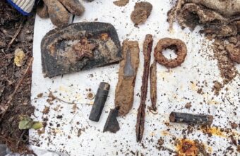 Поисковики нашли останки семи красноармейцев в Тверской области