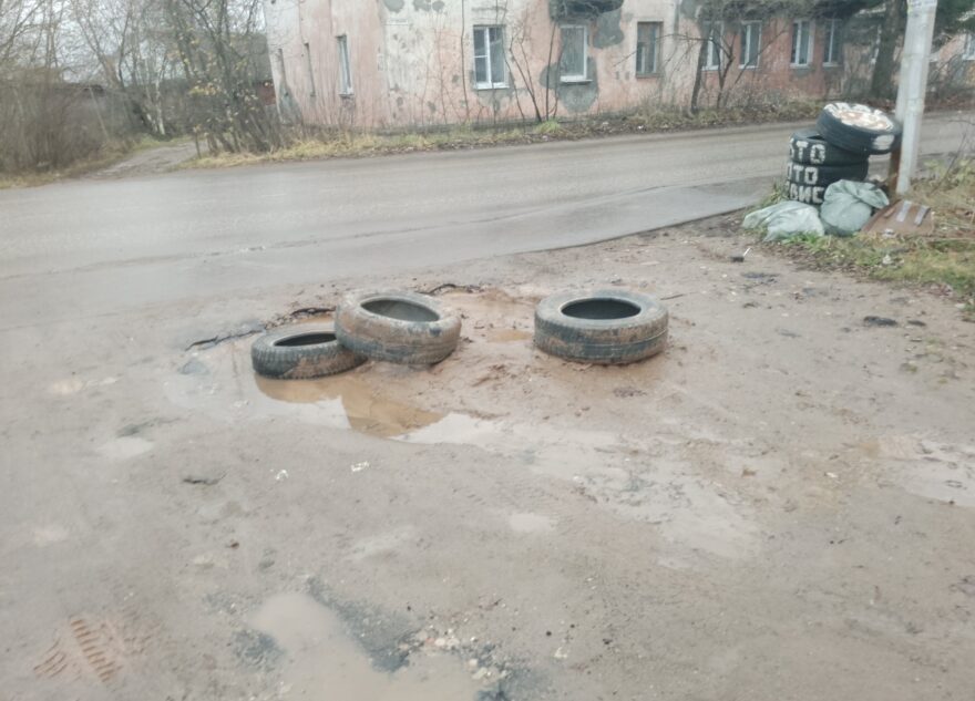 Коммунальный кризис в Тверской области: как яма становится угрозой для жителей Коммунальный кризис в Тверской области: как яма становится угрозой для жителей