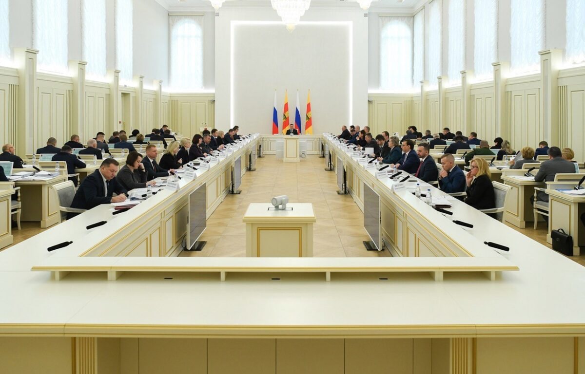 Игорь Руденя определил приоритеты в ремонте региональных и межмуниципальных дорог в 2025-2029 годах