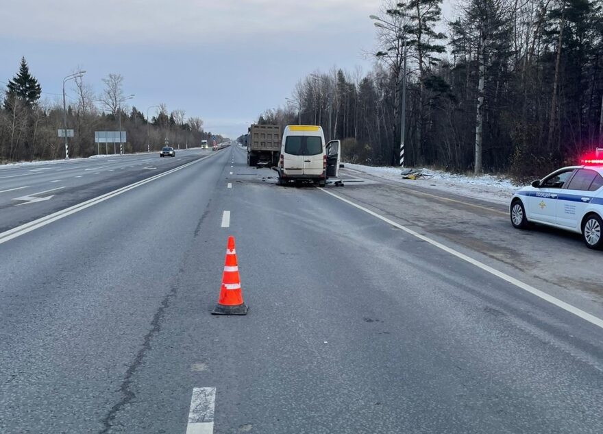 В Тверской области водитель Мерседеса пострадал в аварии