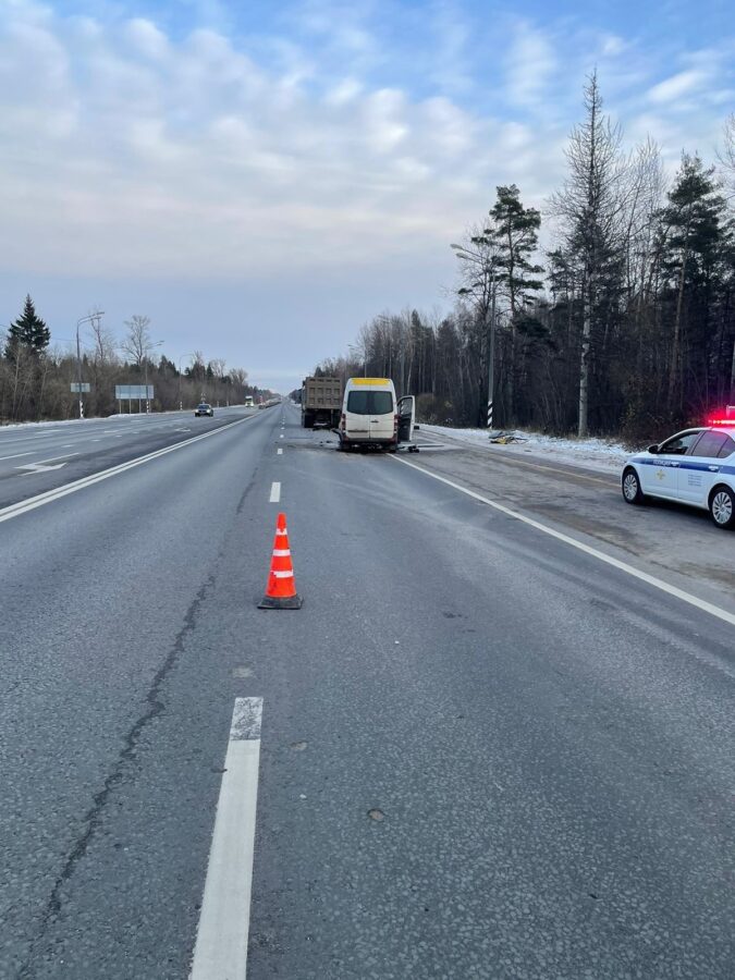 В Тверской области водитель Мерседеса пострадал в аварии