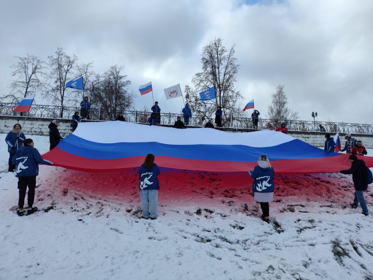 Тверь отметила День народного единства ярким шествием и патриотическим флешмобом