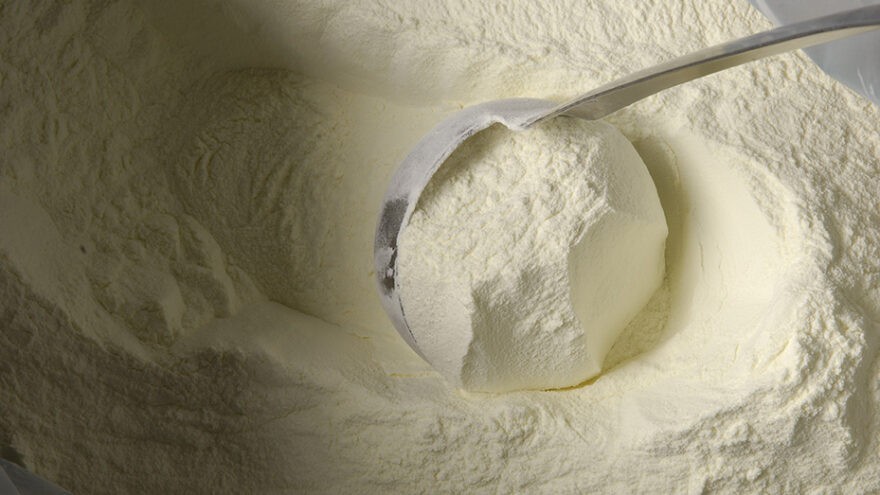 Специалисты Тверской испытательной лаборатории проверили партию сухого молока для отправки в Китай