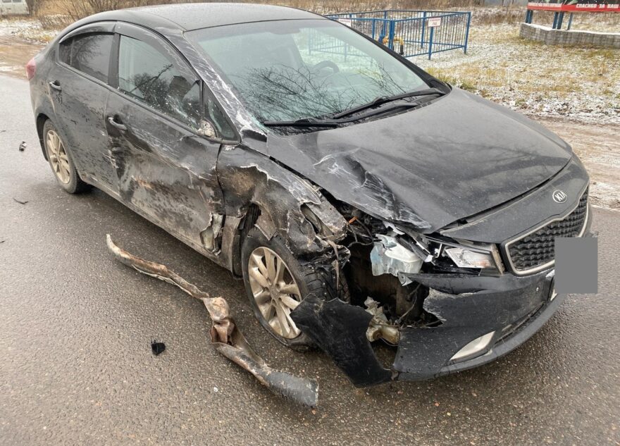 В Тверской области мужчина пострадал в столкновении Kia и УАЗа