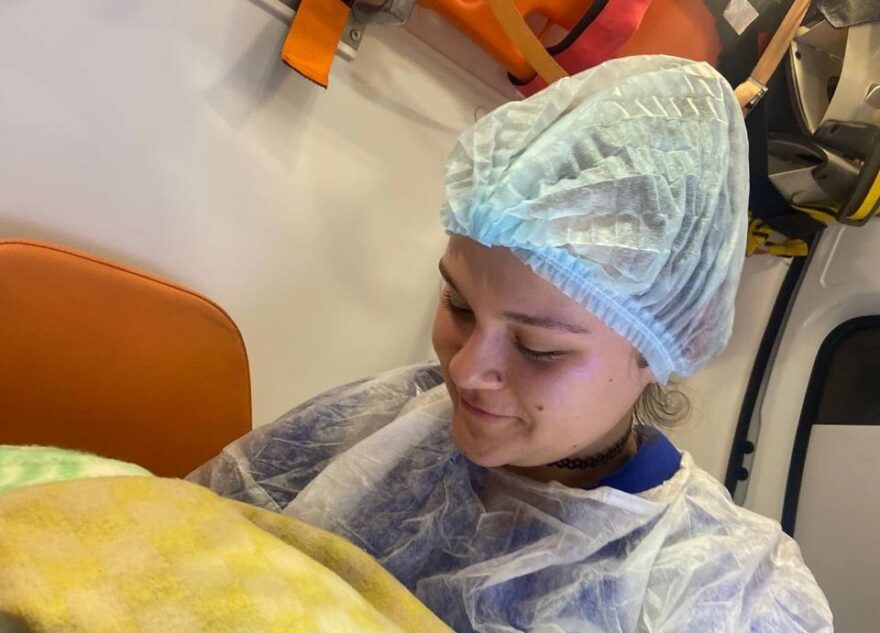 Жительница Тверской области родила девятого ребёнка прямо в машине