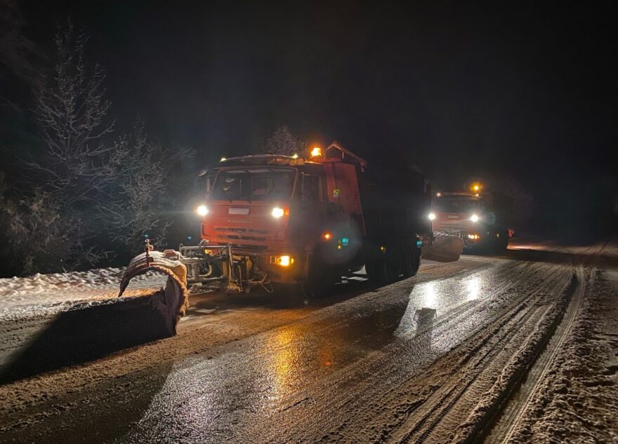 140 единиц техники вышли на расчистку дорог Тверской области