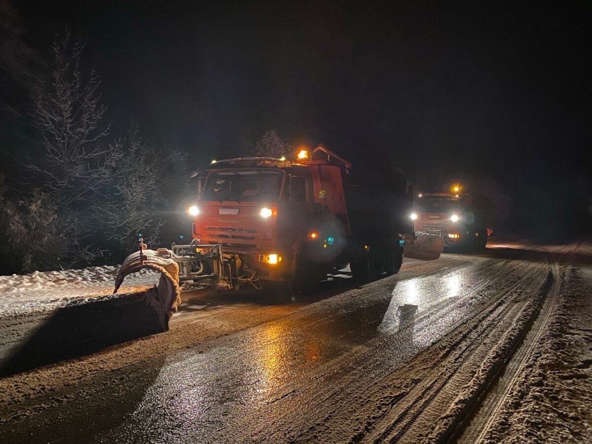140 единиц техники вышли на расчистку дорог Тверской области