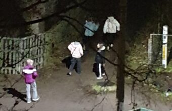 В Тверской области малолетние вандалы переворачивают мусорные баки В Тверской области малолетние вандалы переворачивают мусорные баки