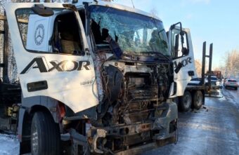 При столкновении трех машин в Тверской области пострадал пассажир грузового авто При столкновении трех машин в Тверской области пострадал пассажир грузового авто