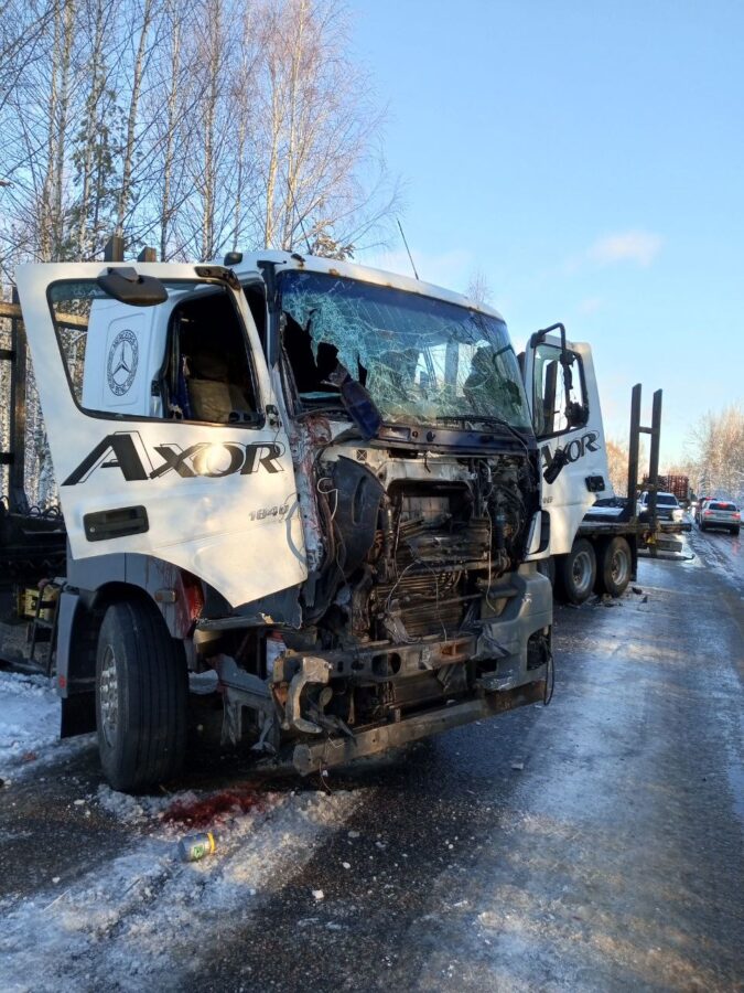 При столкновении трех машин в Тверской области пострадал пассажир грузового авто