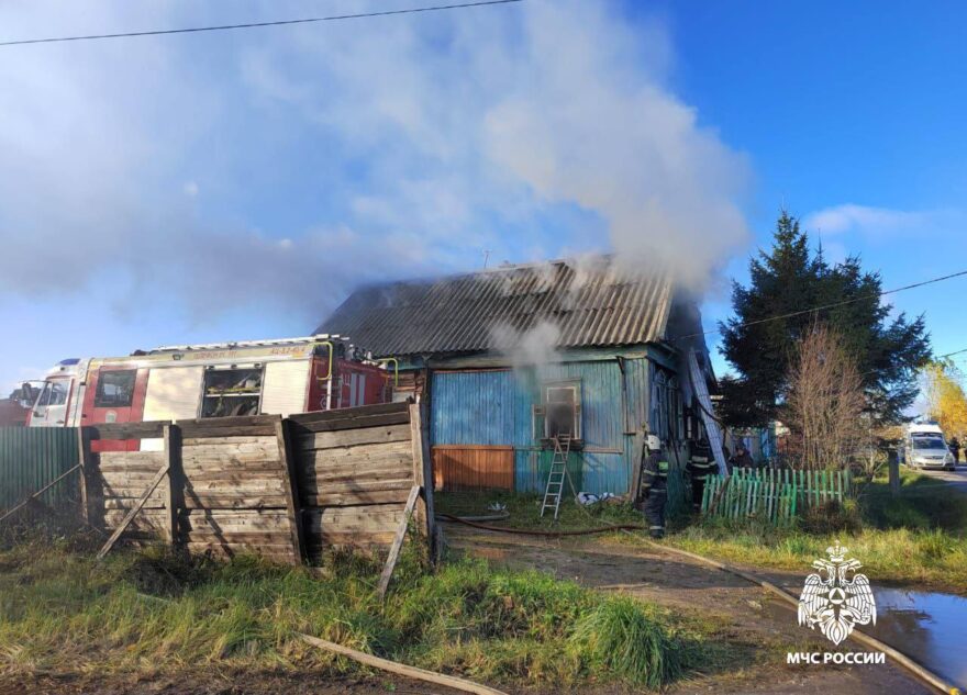 В Твери на Можайского загорелся дом