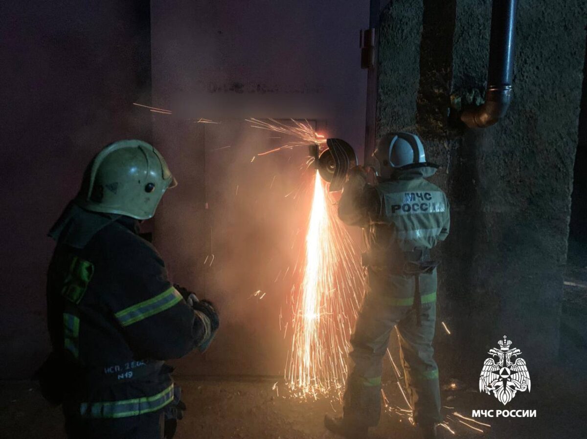 В Тверской области загорелся отечественный автомобиль В Тверской области загорелся отечественный автомобиль