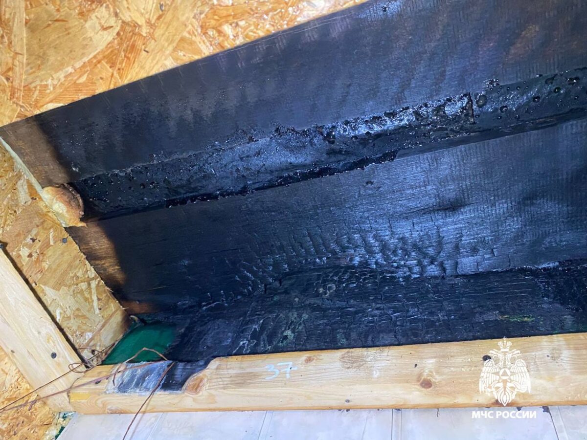 В Тверской области многодетная семья чуть не лишилась дома из-за пожара