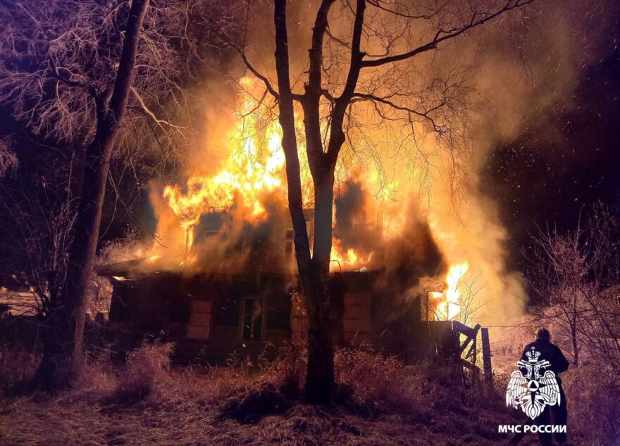 В Тверской области полностью сгорел дом