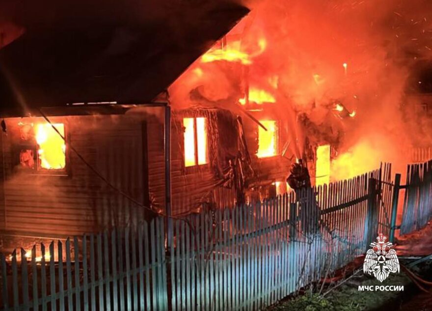 В Тверской области ночью полностью сгорел дачный дом