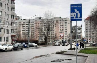 У школ в Тверской области нужно установить дорожный знак «Чмоки и поки» У школ в Тверской области нужно установить дорожный знак «Чмоки и поки»