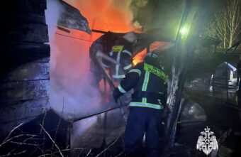 В Тверской области пожарные спасли жилой дом и баню В Тверской области пожарные спасли жилой дом и баню