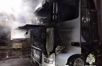 Ночью в Твери загорелся грузовой автомобиль