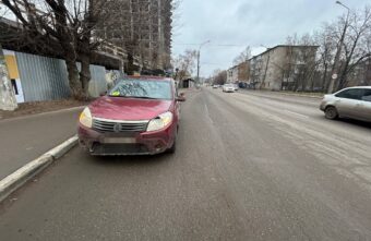 Водитель "Рено" сбил девушку на зебре в Твери