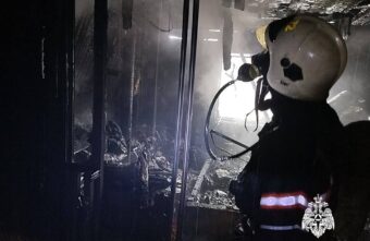 В Тверской области пожарным удалось спасти от огня дом