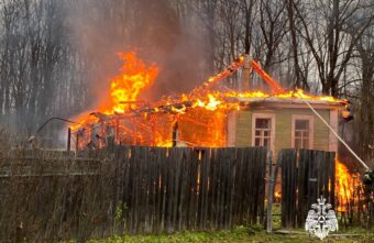 В селе в Тверской области сгорел дачный дом