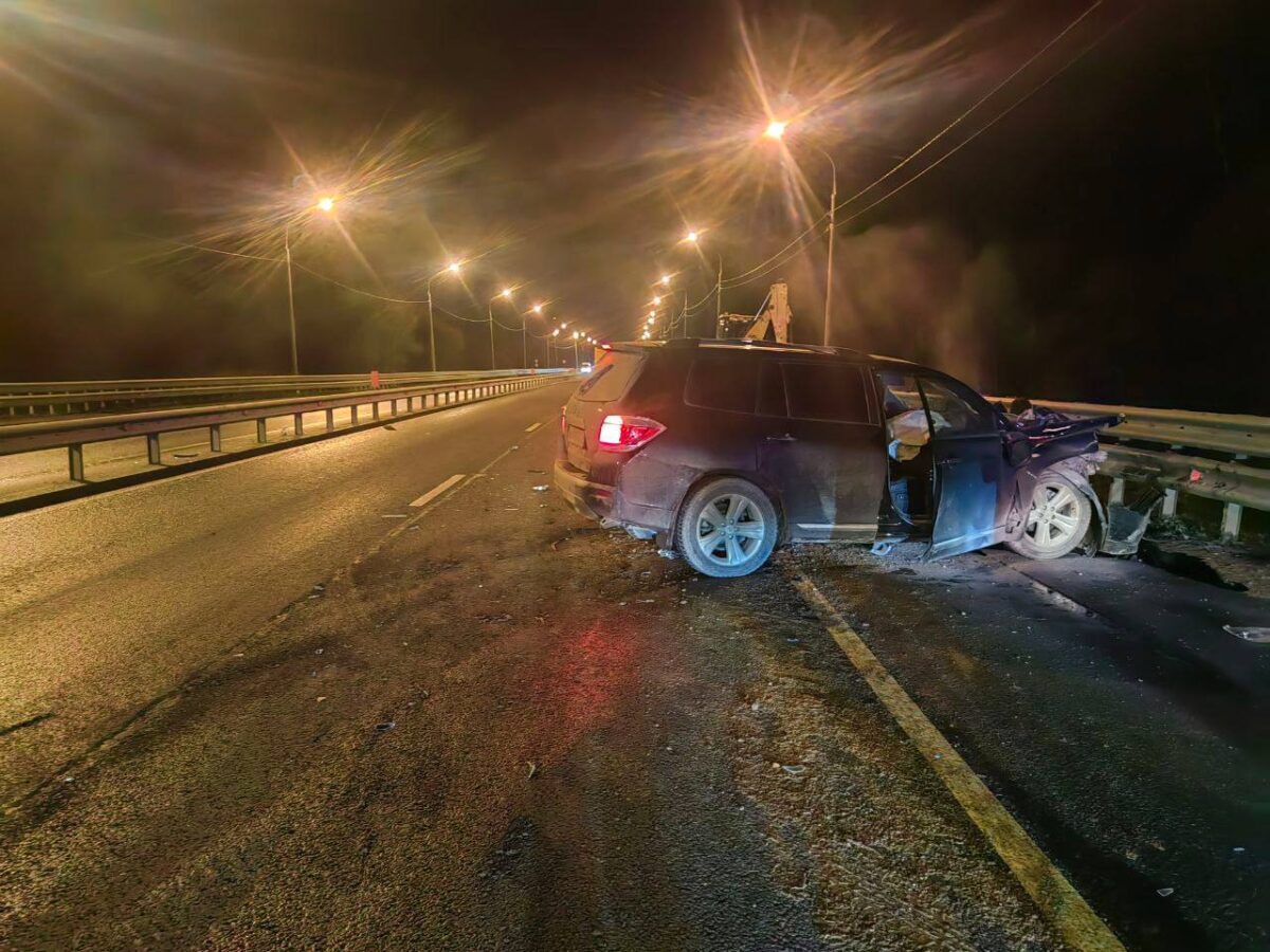 В Тверской области водитель "Тойоты" пострадал в столкновении с экскаватором-погрузчиком