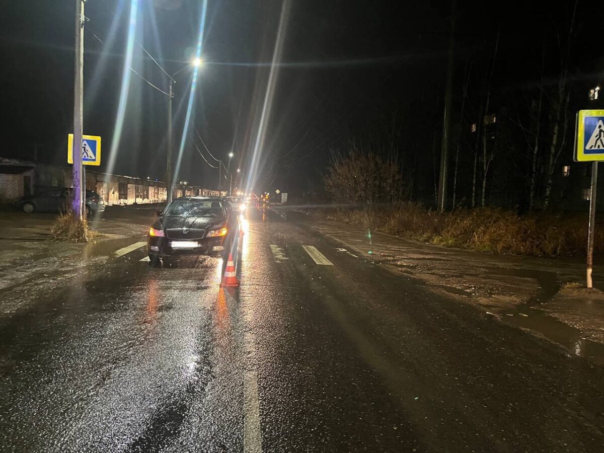 Женщина попала под колёса "Шкоды" на зебре в Тверской области