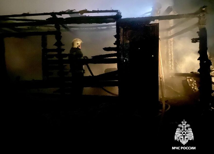 Ночью в Тверской области загорелся жилой дом