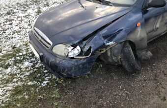 Женщину доставили в больницу после столкновения "Фольксвагена" и "Шевроле" в Тверской области Женщину доставили в больницу после столкновения "Фольксвагена" и "Шевроле" в Тверской области