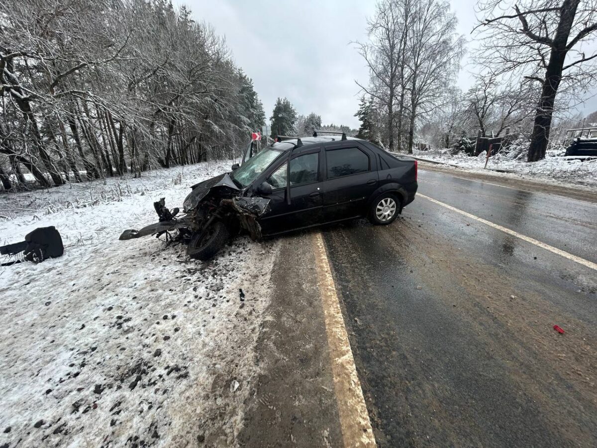 Два человека пострадали в столкновении "Рено" и "Чери" в Тверской области