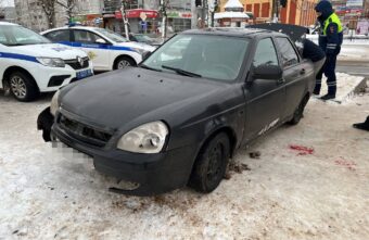 В Твери водитель проехал на "красный" и сбил пешехода В Твери водитель проехал на "красный" и сбил пешехода