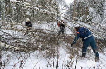 В Тверской области спасатели разгребают последствия природных катаклизмов В Тверской области спасатели разгребают последствия природных катаклизмов