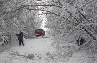 В Тверской области продолжаются работы по восстановлению электроснабжения