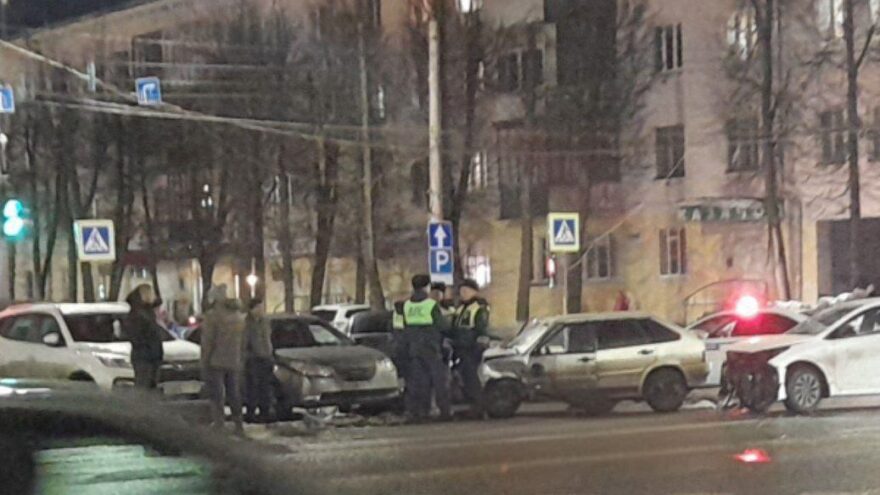 В центре Твери произошло массовое ДТП