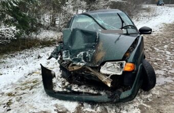 Женщина пострадала в столкновении ВАЗа и "Мерседеса" в Тверской области Женщина пострадала в столкновении ВАЗа и "Мерседеса" в Тверской области