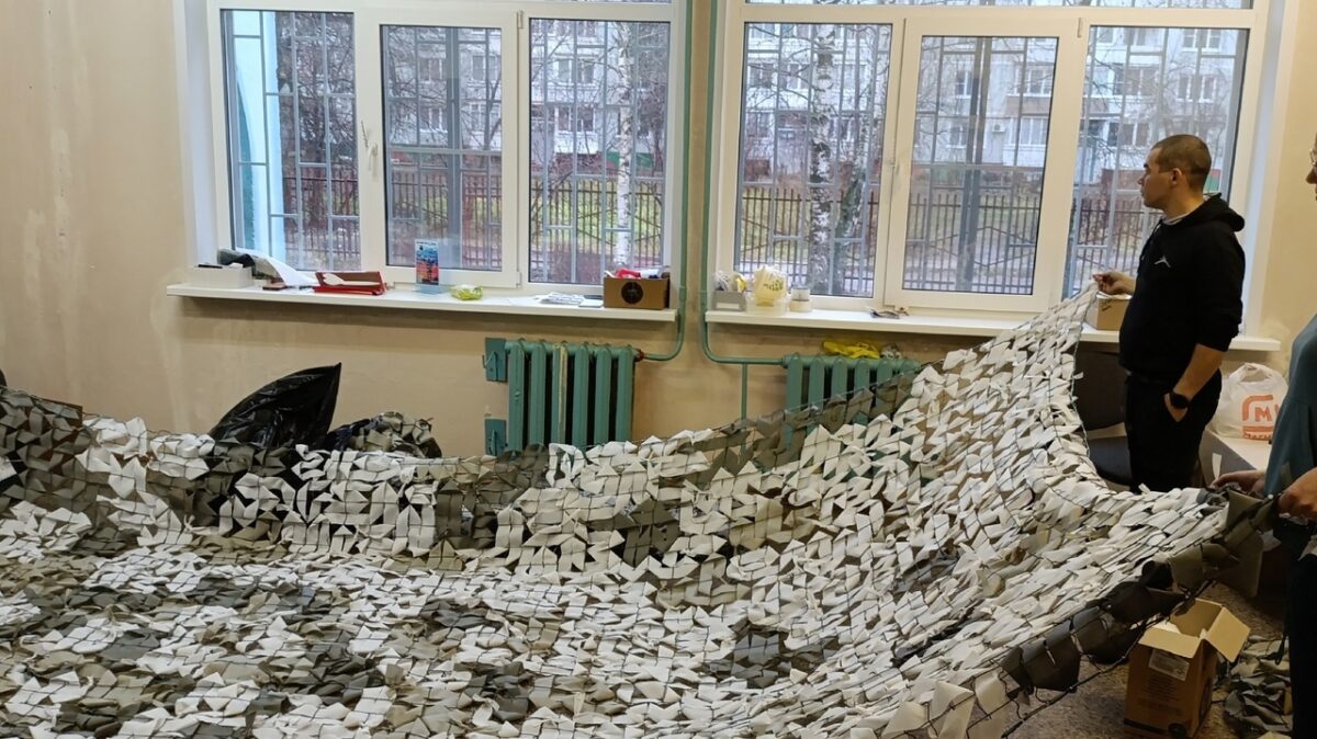 Жители Тверской области установили рекорд по плетению маскировочных сетей