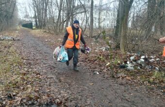 В городе Тверской области жители устроили свалку рядом с лицеем и поликлиникой В городе Тверской области жители устроили свалку рядом с лицеем и поликлиникой