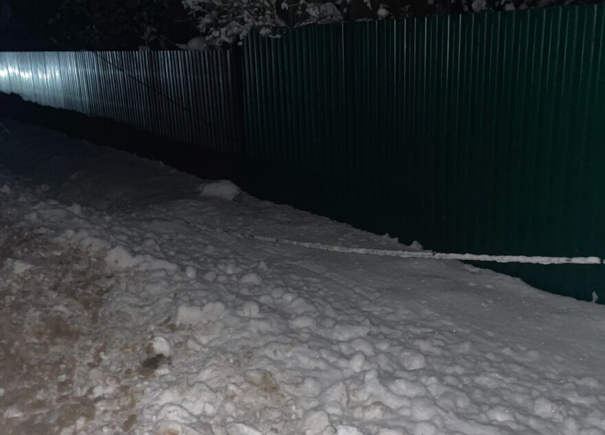 В Тверской области под тяжестью снега обрываются провода