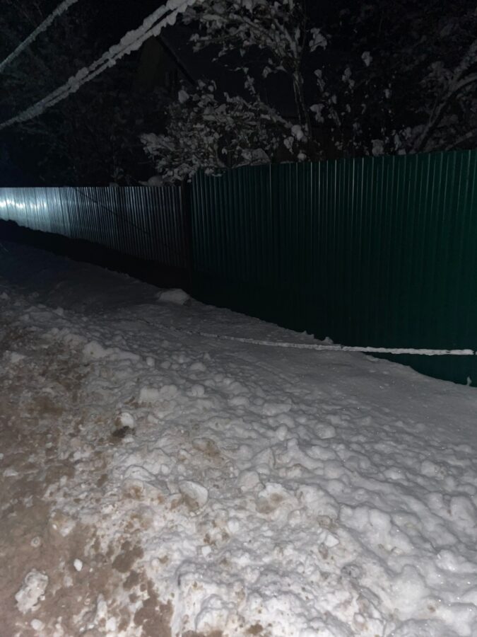 В Тверской области под тяжестью снега обрываются провода