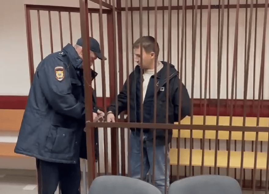 Жителя Тверской области, стрелявшего в машину с детьми, взяли под стражу Жителя Тверской области, стрелявшего в машину с детьми, взяли под стражу