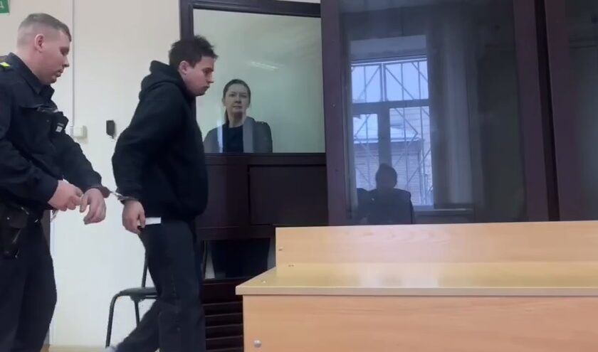 В Твери заключили под стражу мошенника, который обманул мужчину на 900 тысяч рублей В Твери заключили под стражу мошенника, который обманул мужчину на 900 тысяч рублей