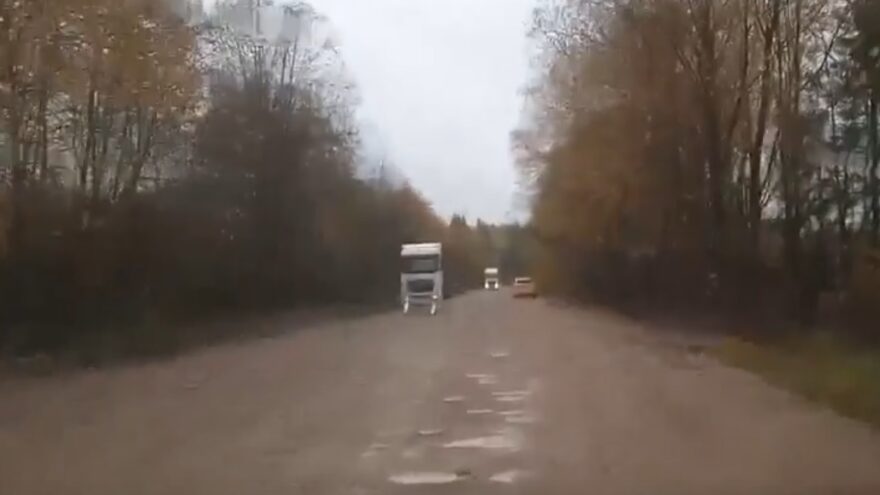 В Тверской области десять лет не могут отремонтировать опасную дорогу В Тверской области десять лет не могут отремонтировать опасную дорогу