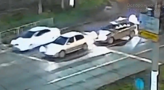 В Твери на площади Конституции произошло массовое ДТП В Твери на площади Конституции произошло массовое ДТП