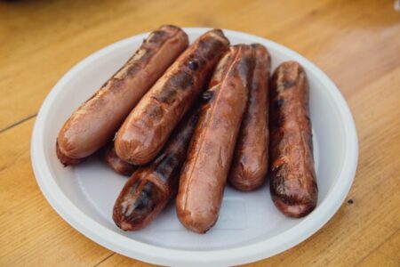 Mash: в сосисках нескольких марок нашли вызывающее рак вещество Mash: в сосисках нескольких марок нашли вызывающее рак вещество