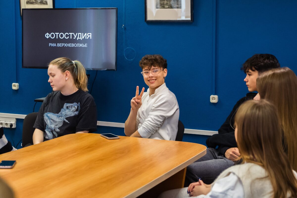 В гостях у журналистов РИА «Верхневолжье» побывали будущие «акулы пера и камеры»