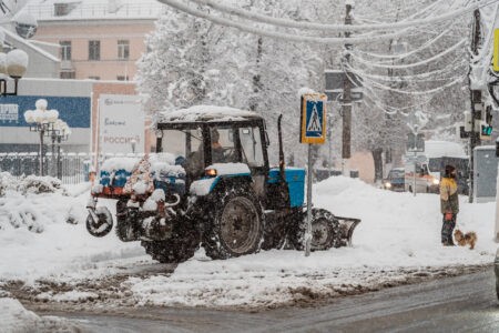 Ситуация с устранением последствий снегопада находится на контроле губернатора Игоря Рудени