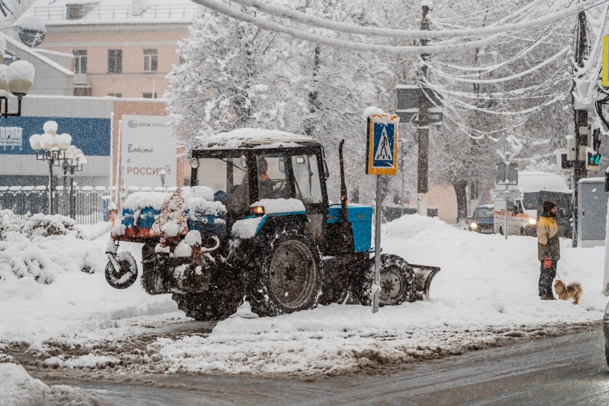 Ситуация с устранением последствий снегопада находится на контроле губернатора Игоря Рудени