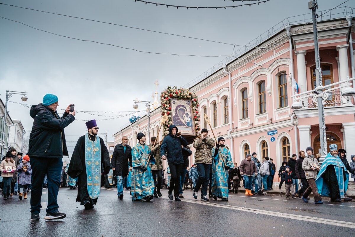 В день Казанской иконы Божией Матери в столице Верхневолжья прошёл Крестный ход