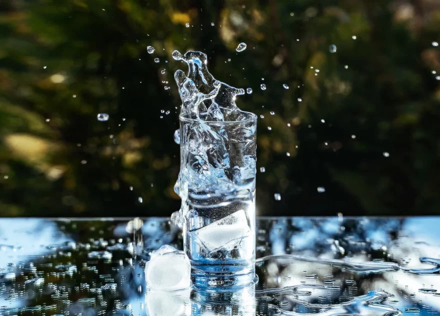 Врач рассказала, как пить воду для похудения