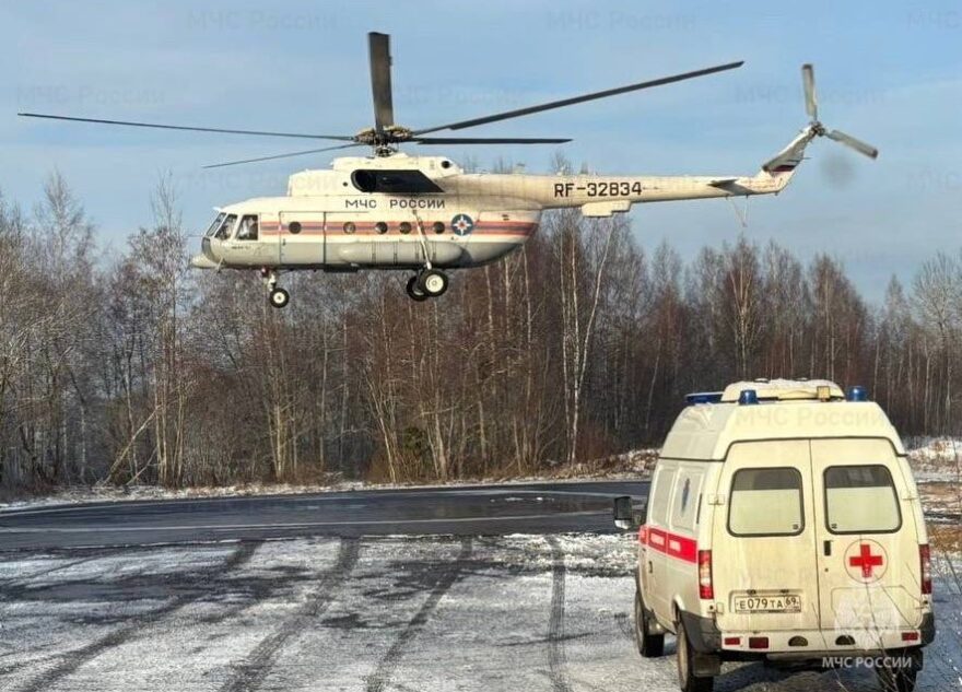 Вертолет МИ-8 МЧС России совершил санитарный вылет для транспортировки пациентов Вертолет МИ-8 МЧС России совершил санитарный вылет для транспортировки пациентов